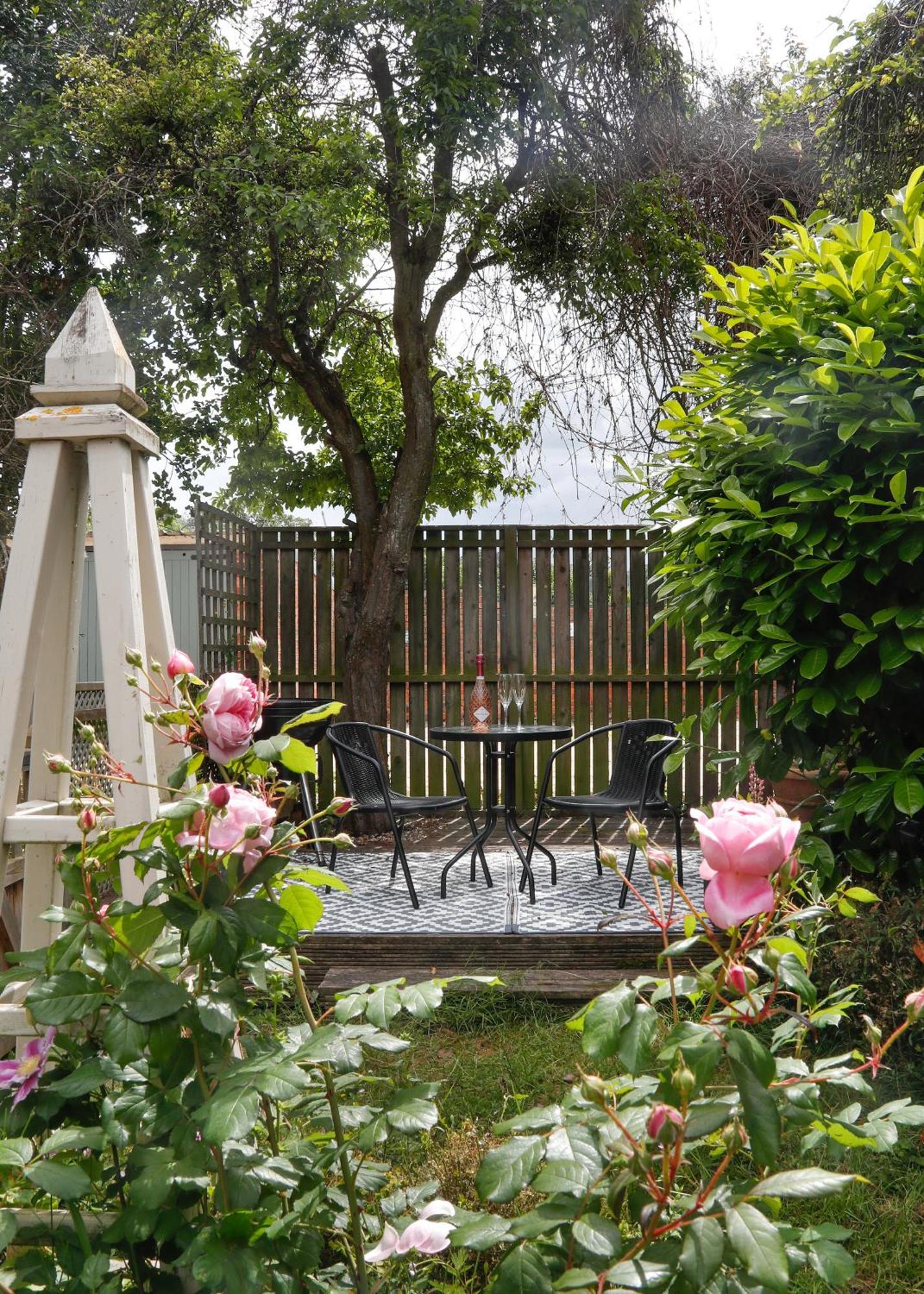 Romantic Cotswold Cottage- Dog Friendly And Village Location Holiday home *